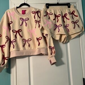 QUEEN OF SPARKLES Cream Bow-Print Set with Pink and Magenta Bows